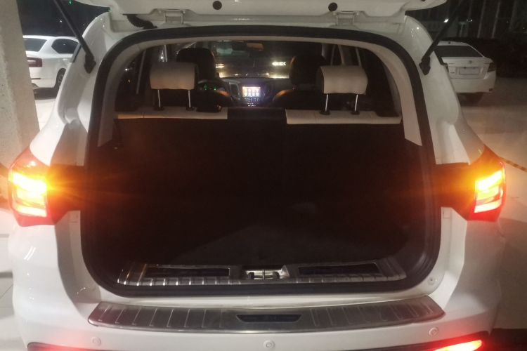 长安CS35 2017款 1.6L 自动豪华型机舱底盘23