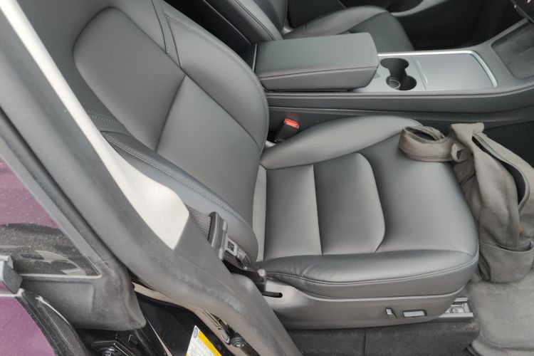 特斯拉 Model Y 2021款 标准续航后驱版局部细节41