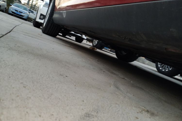 福特 福克斯 2017款 三厢 1.6L 自动风尚型智行版局部细节9001