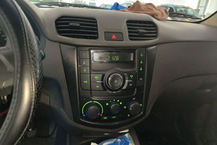 五菱汽车 五菱宏光 2015款 1.2L S 基本型国V中控内饰16