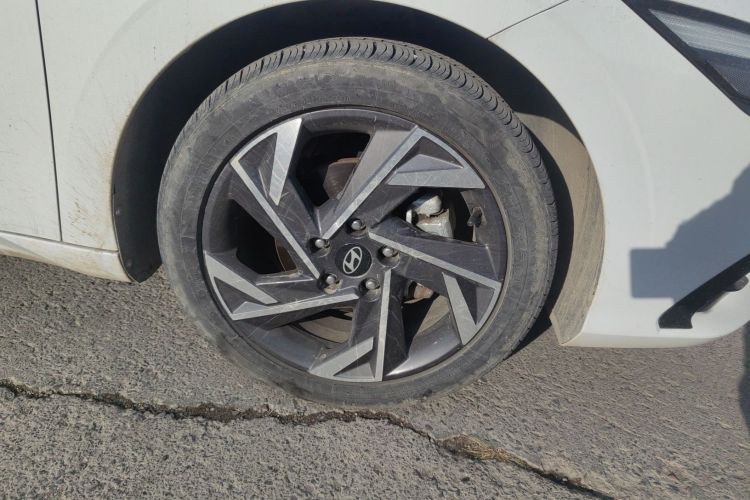 现代 伊兰特 2023款 1.5L CVT GLX精英版车身外观10