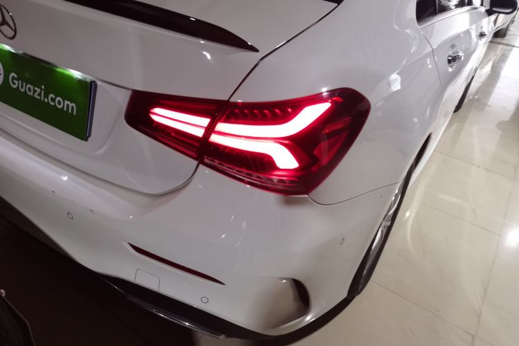 奔驰A级 2022款 改款 A 200 L 运动轿车时尚型车身外观9