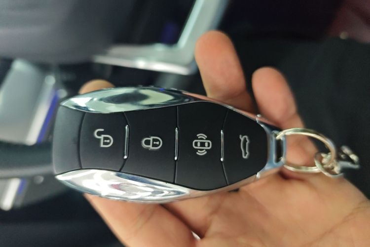 红旗HS5 2023款 2.0T 旗享Pro版中控内饰11