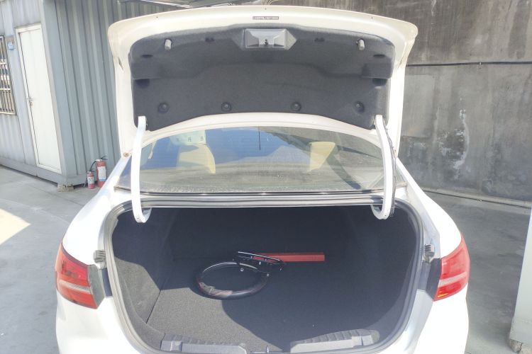 福特 福睿斯 2015款 1.5L 手动舒适型机舱底盘23