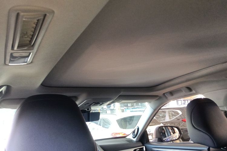 丰田 汉兰达 2022款 双擎 2.5L 四驱至尊版 7座中控内饰22