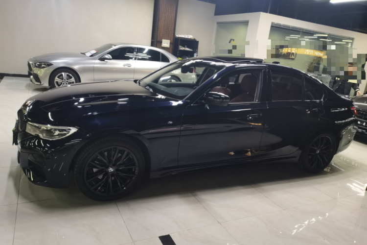 宝马3系 2021款 改款二 325i M运动曜夜套装车身外观4