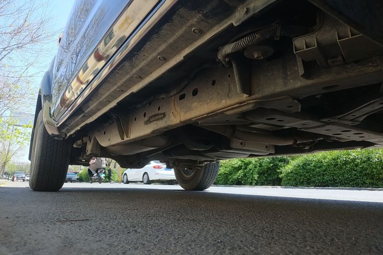 日产 纳瓦拉 2017款 2.5L自动两驱豪华版QR25局部细节9001