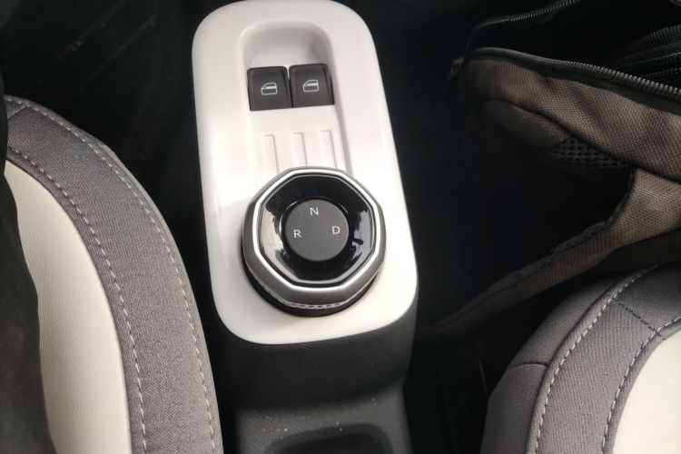 吉利银河 2025款 210km 熊猫卡丁中控内饰18