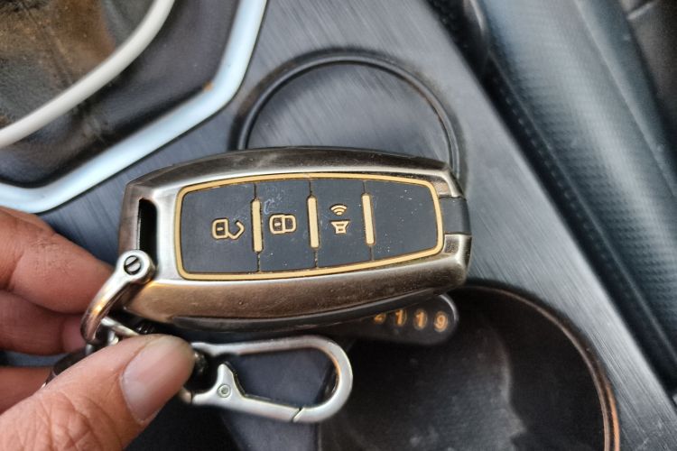 长城 炮 2021款 2.0T商用版手动柴油两驱精英型长箱GW4D20M中控内饰11