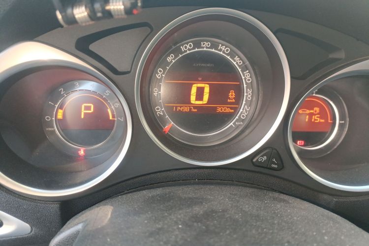 雪铁龙C4L 2014款 1.6THP 智驱版 自动劲智型中控内饰15