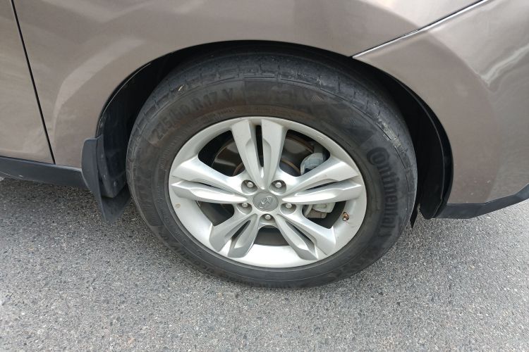 北京现代ix35 2010款 2.0L 自动四驱尊贵版GLS车身外观6007