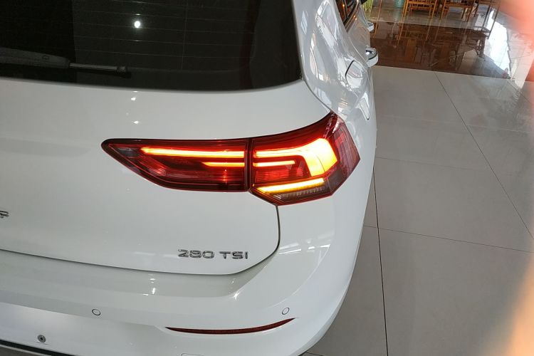 大众 高尔夫 2023款 改款 280TSI DSG Pro车身外观9