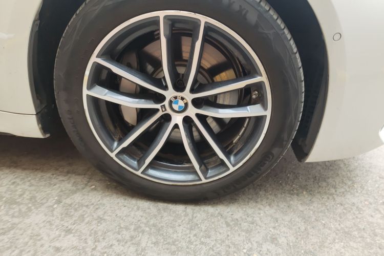 宝马5系新能源 2021款 535Le M运动套装车身外观10