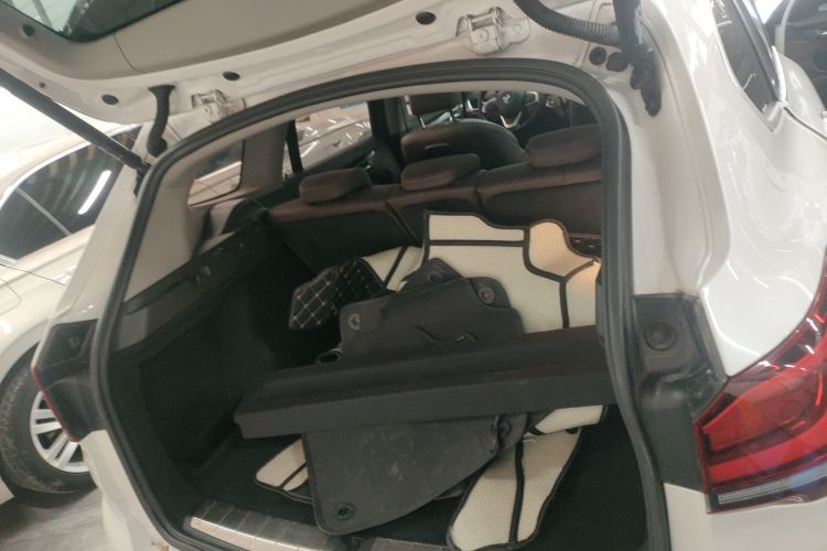 宝马X1 2020款 sDrive20Li 时尚型机舱底盘23