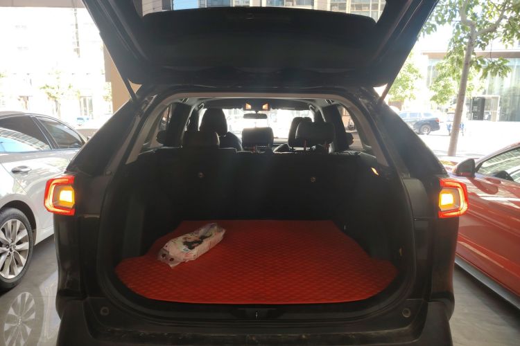 丰田 威兰达 2022款 2.0L CVT两驱领先版局部细节23