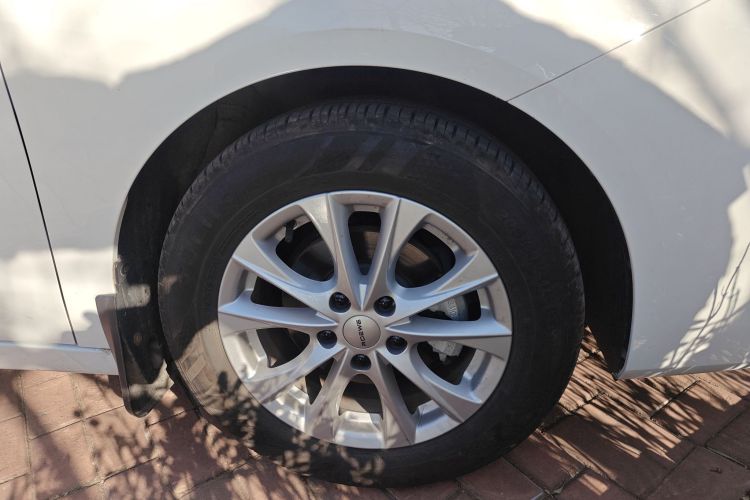 荣威i5 2023款 1.5L 手动舒享版车身外观10