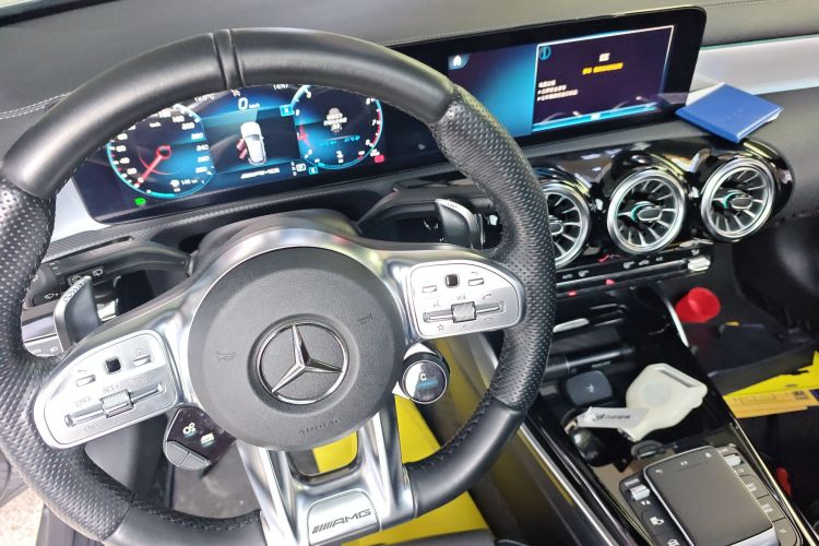 奔驰A级AMG(进口) 2022款 AMG A 35 4MATIC中控内饰18