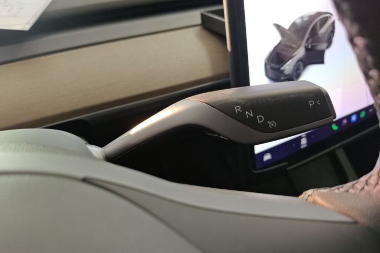 特斯拉 Model Y 2021款 标准续航后驱版中控内饰18