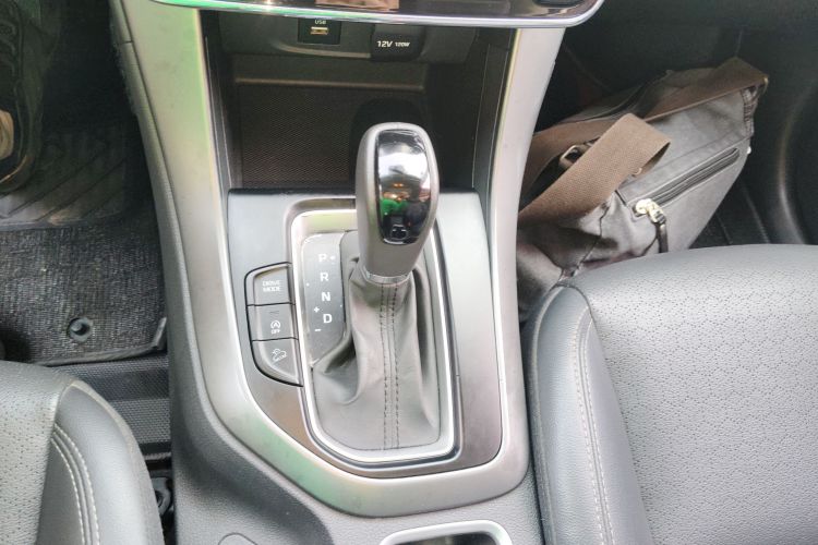 北京现代ix35 2019款 2.0L 自动两驱智勇·畅享版 国VI中控内饰18