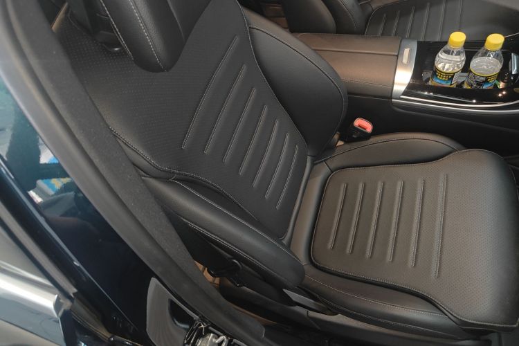 奔驰C级 2022款 C 200 L 运动版局部细节41