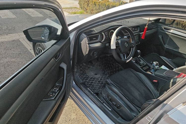 斯柯达 速派 2018款 TSI280 DSG舒适版 国V中控内饰20