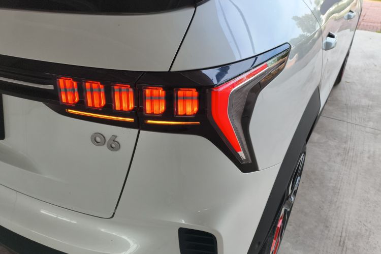 领克06 2021款 1.5T Shero粉色特别版车身外观9