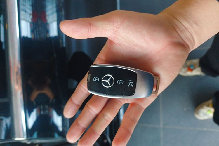 奔驰E级 2018款 改款 E 300 L 时尚型中控内饰7001