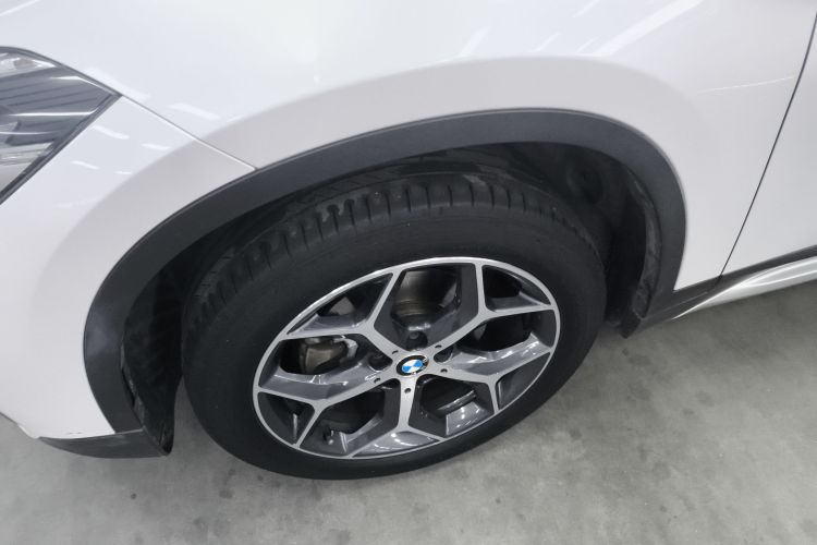 宝马X1 2019款 sDrive18Li 尊享型车身外观6007