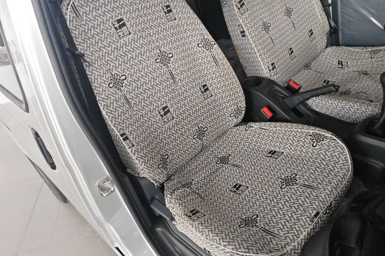 五菱汽车 五菱之光 2023款 1.5L 实用型 5/7座局部细节41