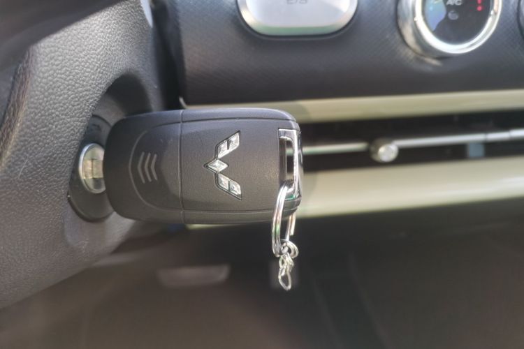 五菱汽车 五菱缤果 2023款 203km 轻享款中控内饰7001