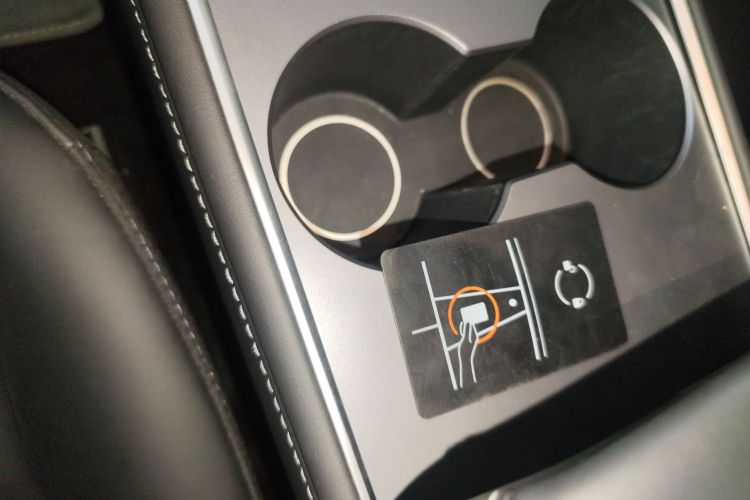 特斯拉 Model 3 2022款 后轮驱动版中控内饰11