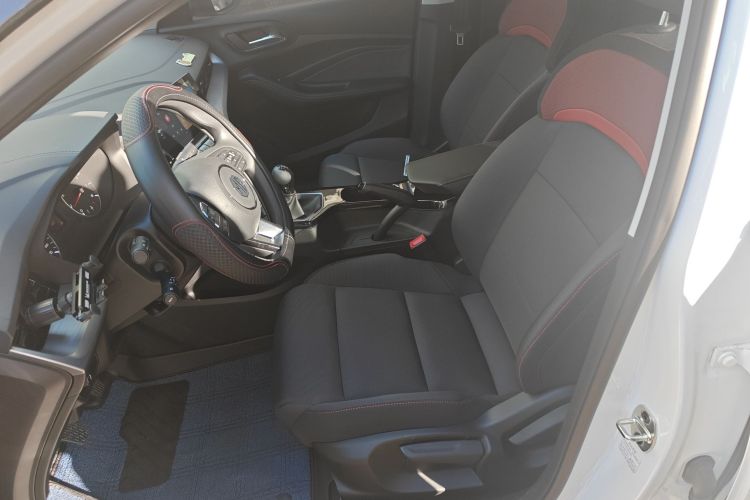 名爵 MG5 2023款 180DVVT 手动风尚版中控内饰19