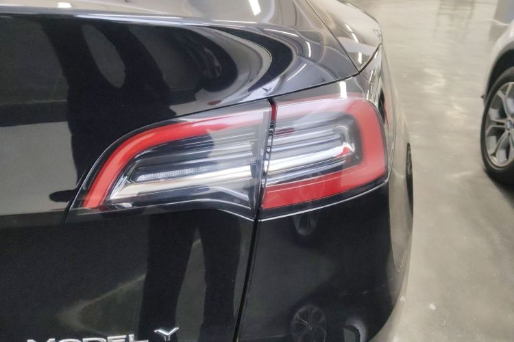 特斯拉 Model Y 2022款 改款 后轮驱动版车身外观9