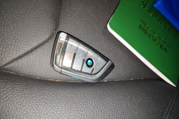 宝马3系 2017款 320Li M运动型中控内饰7001