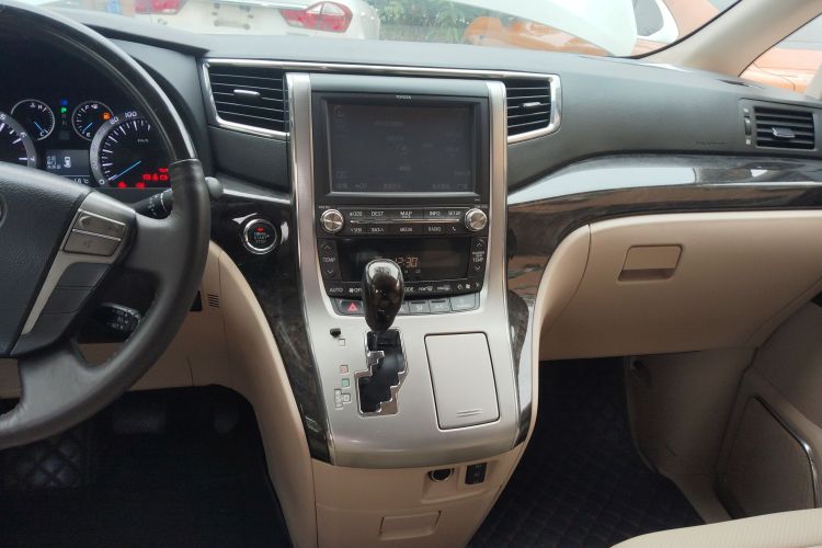 丰田 埃尔法 2012款 3.5L 豪华版局部细节16