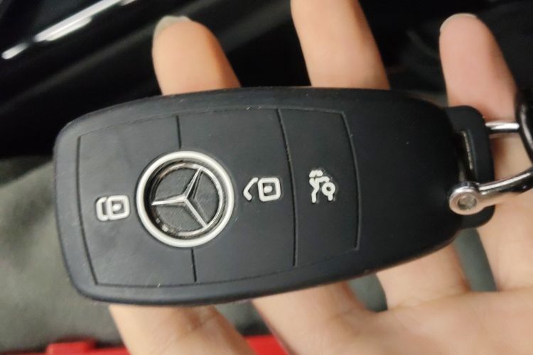 奔驰A级 2024款 改款 A 200 L 时尚型中控内饰11