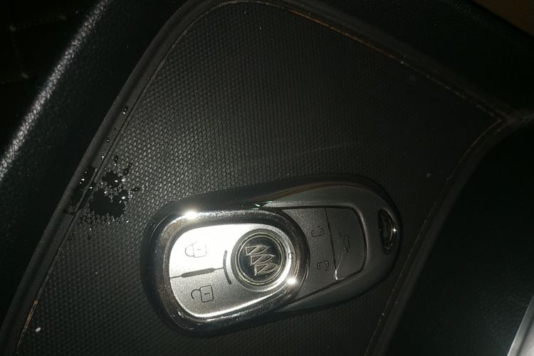 别克GL8 2017款 ES 28T 豪华型 国V中控内饰7001