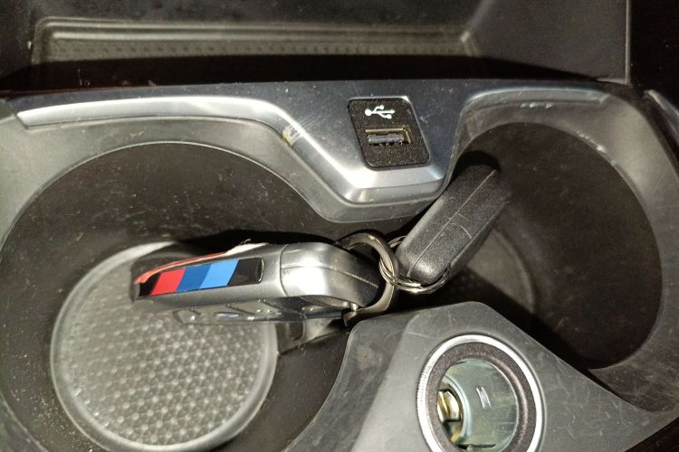 宝马2系(进口) 2023款 225i 四门轿跑车 M运动套装中控内饰11