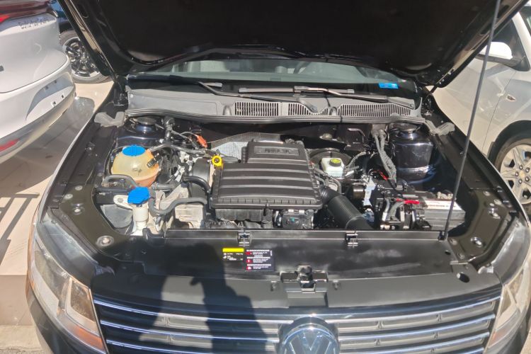 大众 朗逸 2015款 1.6L 手动风尚版机舱底盘24