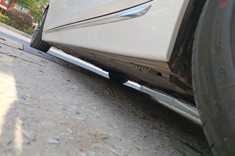 宝马3系 2018款 320Li 领先型豪华套装机舱底盘30