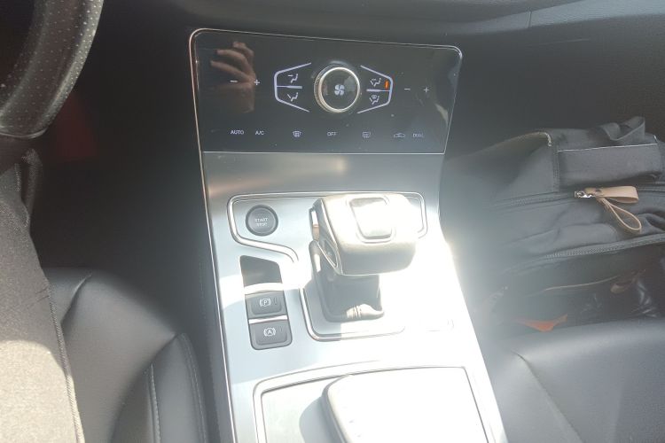 红旗H5 2022款 经典款 改款 1.5T DCT旗韵版中控内饰18