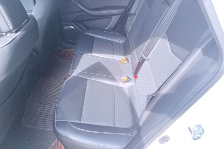 长安 逸动 2019款 高能版 1.6L GDI 手动先锋型 国VI中控内饰7004