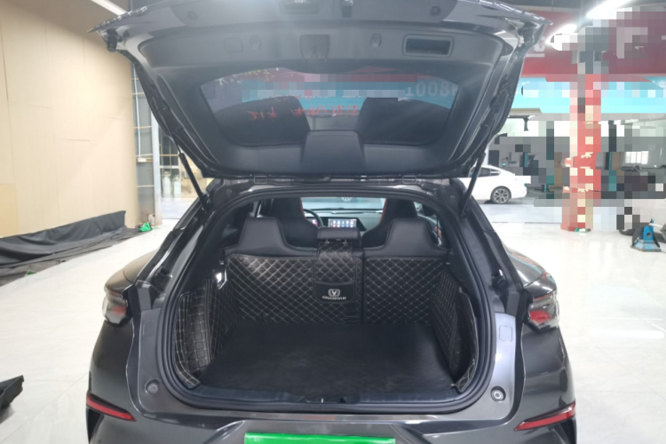 长安UNI-T 2020款 1.5T 尊贵型机舱底盘23