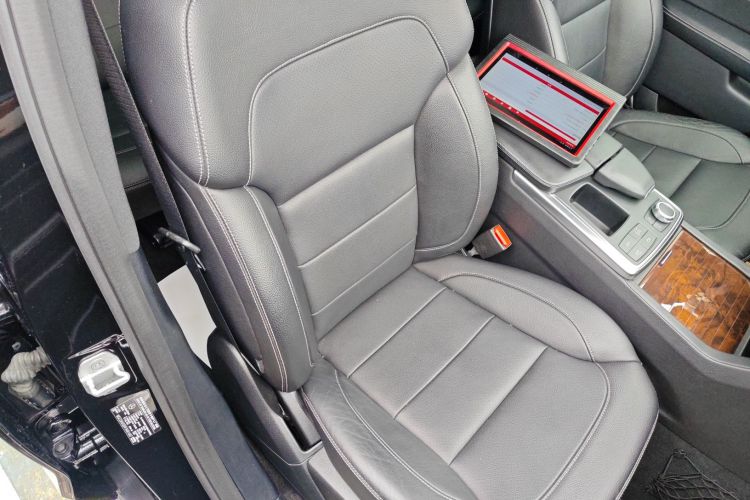 奔驰M级 2014款 ML 400 4MATIC动感型局部细节41