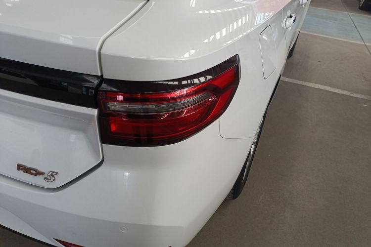 宝骏RC-5 2020款 1.5T CVT智耀豪华型车身外观9