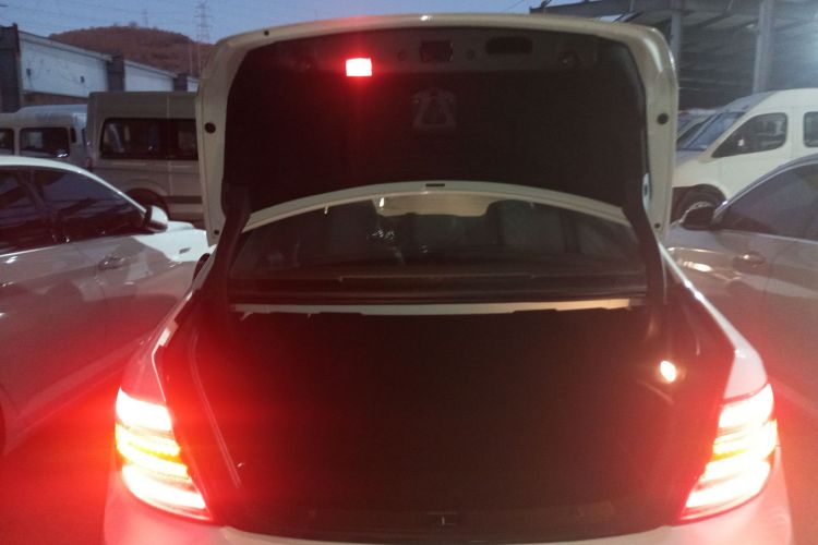 奔驰C级 2013款 C 180 经典型 Grand Edition机舱底盘23