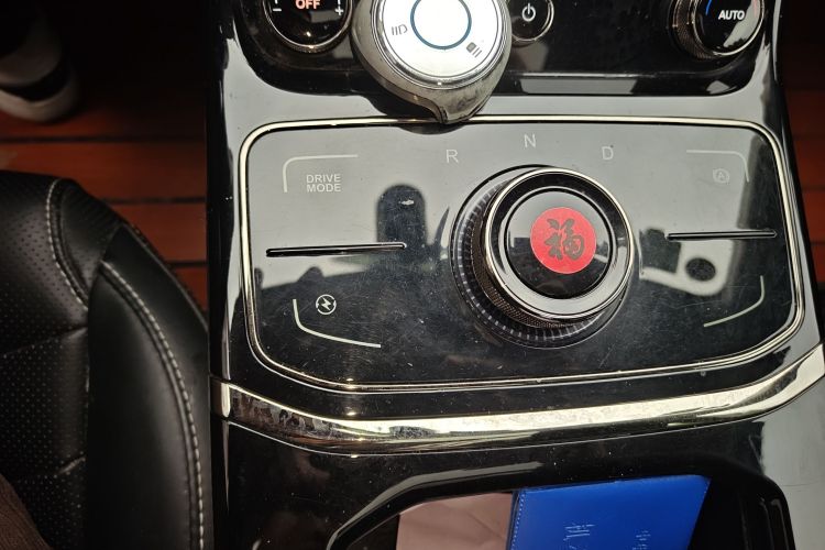 哪吒汽车 哪吒U 2022款 智610 三元锂中控内饰18