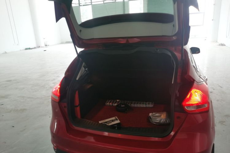 福特 福克斯 2017款 两厢 1.6L 手动风尚型智行版机舱底盘23