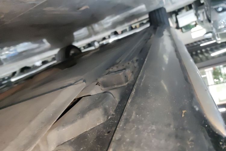 奔驰E级 2023款 改款 E 300 L 运动时尚型局部细节9001