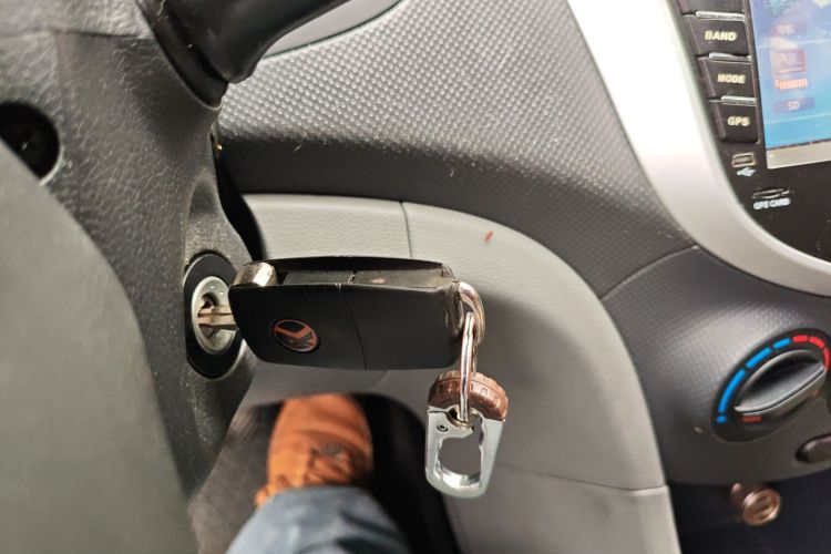 现代 瑞纳 2014款 1.4L 手动智能型GLS中控内饰11